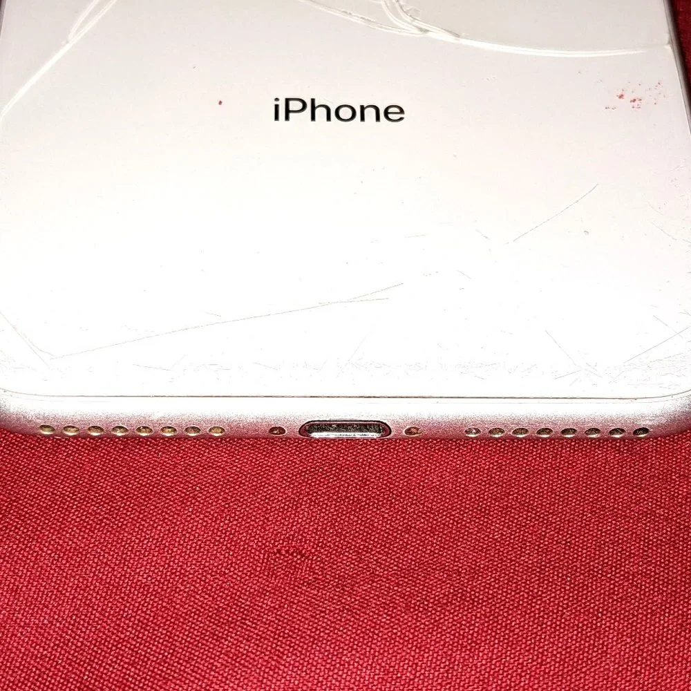iPhone 8 Plus (A1897) - 64 GB #3 (For parts)***